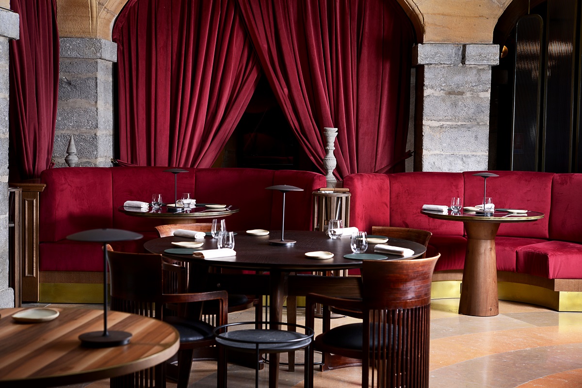 red draped curtains and red banquettes in Cour des Loges Lyon, A Radisson Collection Hotel_Les Loges